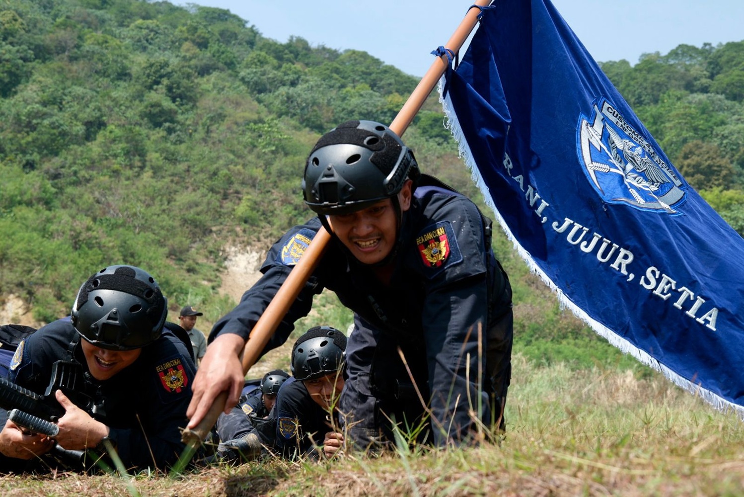 Pendidikan dan Pelatihan Customs and Excise Enforcement Team